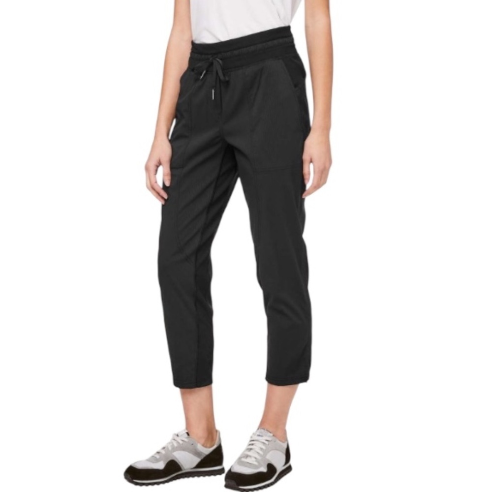Lululemon Dance Studio Crop 25” Black Size 4